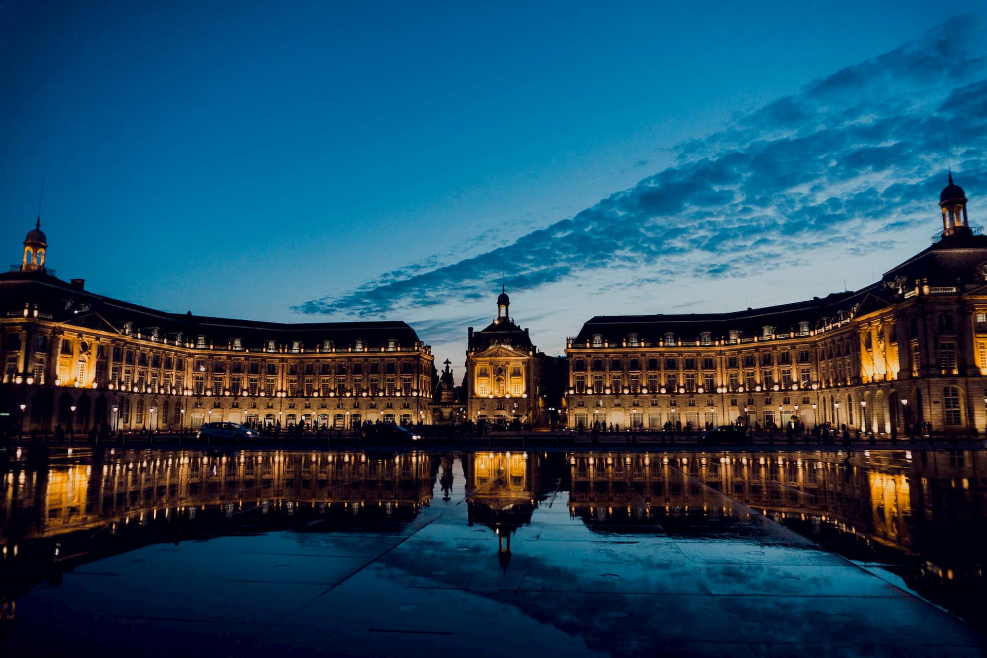 Place de la comédie à Bordeaux - Juan Di Nella on Unsplash