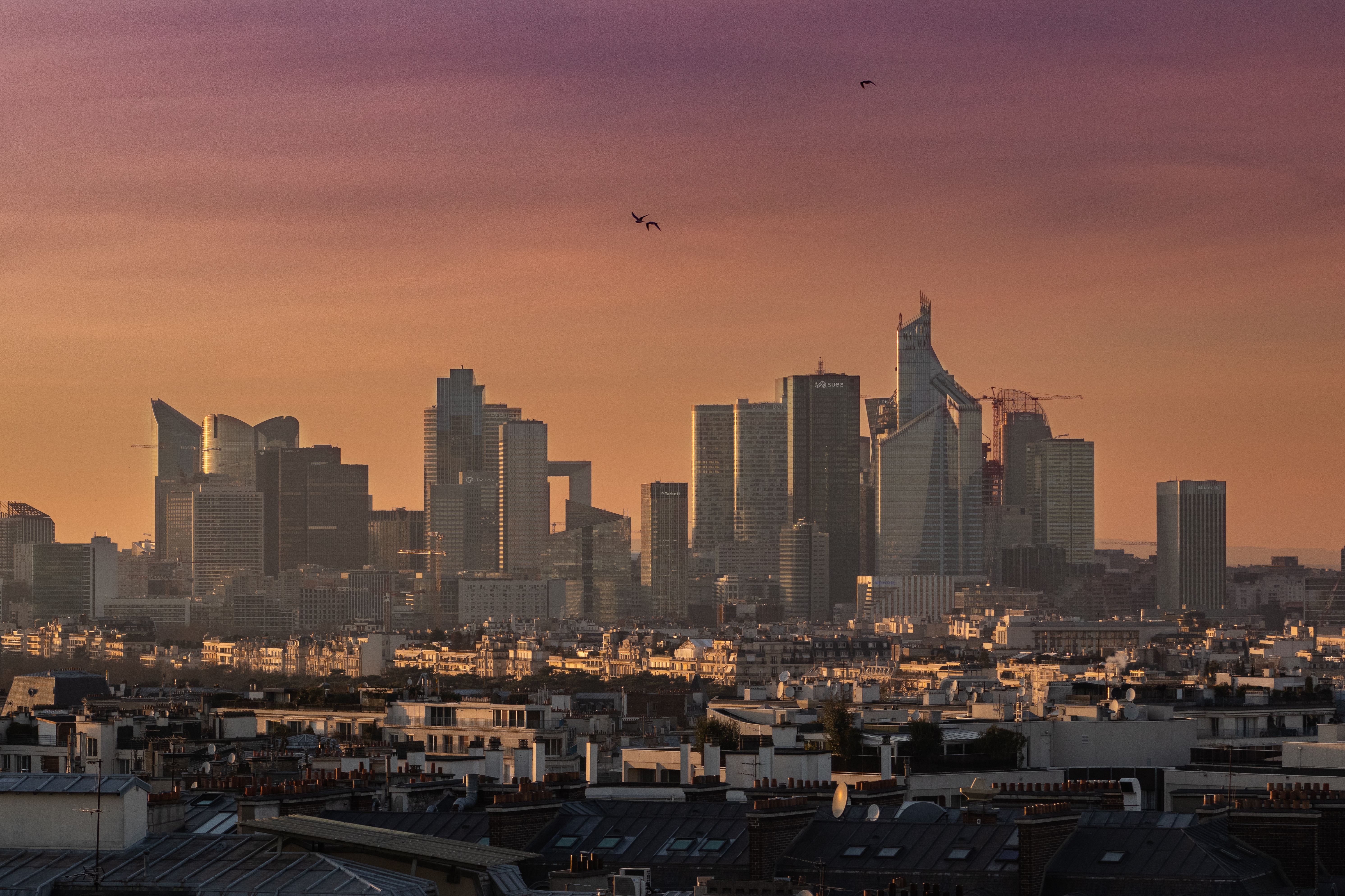 Quartier d'affaire de La défense Photo by Nosiuol on Unsplash